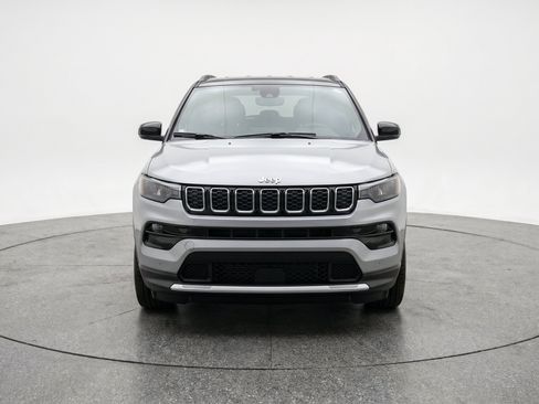 Used 2025 Jeep Compass Limited AWD/4WD image 2
