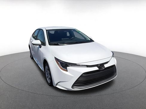 Used 2025 Toyota Corolla LE FWD image 3
