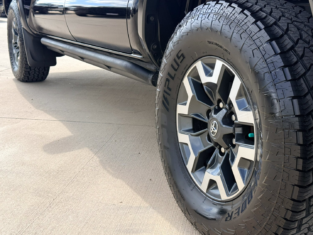 Used 2023 Toyota Tacoma TRD Off-Road w/ TRD Premium Off Road Package AWD/4WD image 12