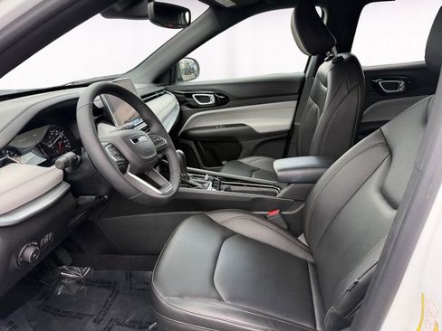 Used 2024 Jeep Compass Limited image 9