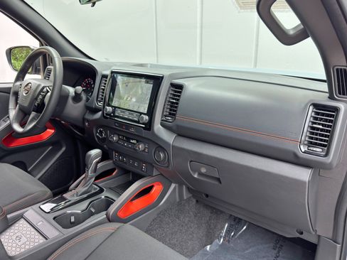Used 2024 Nissan Frontier PRO-4X w/ Pro Convenience Package AWD/4WD image 13
