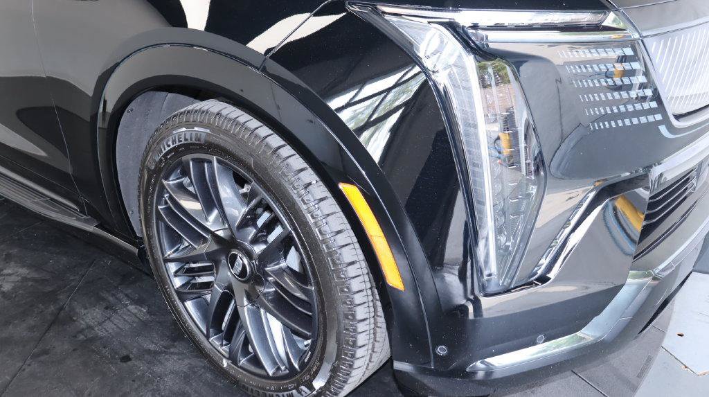 Certified 2025 Cadillac Escalade IQ Sport 2 w/ LPO, ONYX Package AWD/4WD image 14