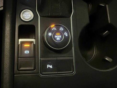 Certified 2020 Volkswagen Atlas Cross Sport SE w/ Panoramic Sunroof Package image 35