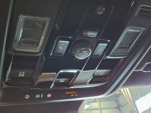Used 2025 Cadillac Escalade V AWD/4WD image 23