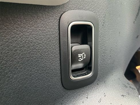 Used 2023 Mercedes-Benz GLB 250 image 33