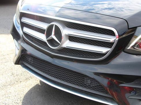 Used 2017 Mercedes-Benz E 300 4MATIC image 30