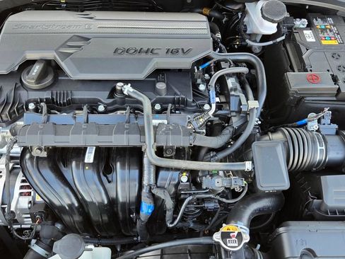 Used 2026 Hyundai Elantra SE FWD image 1
