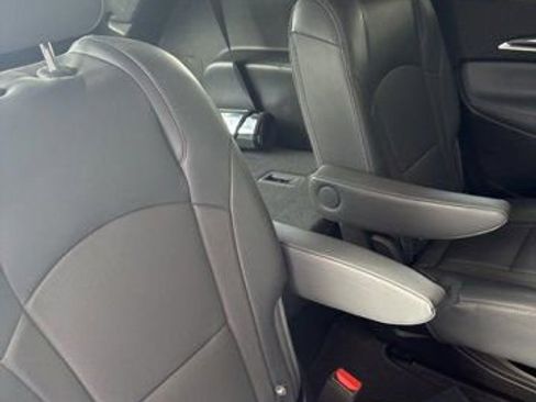 Used 2018 Buick Enclave Essence image 7