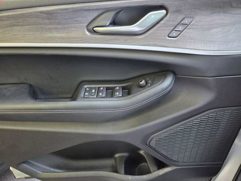 Used 2025 Jeep Grand Cherokee Limited w/ Black Appearance Package RWD image 14