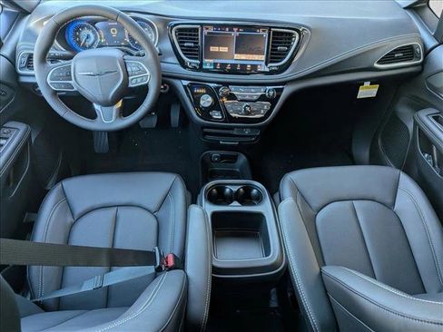 New 2026 Chrysler Pacifica Select image 14