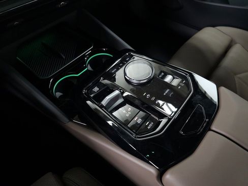 New 2026 BMW 550e xDrive image 30