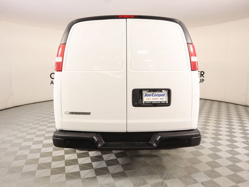 Used 2021 Chevrolet Express 2500 w/ Driver Convenience Package image 18