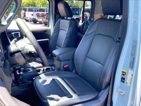 Certified 2024 Jeep Wrangler Unlimited Sahara w/ Dual Top Group AWD/4WD image 7