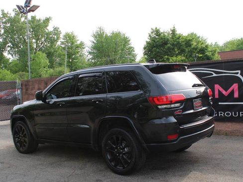 Used 2017 Jeep Grand Cherokee Altitude AWD/4WD image 3