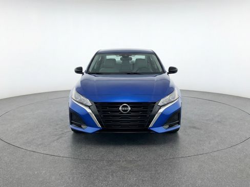 Used 2025 Nissan Altima 2.5 SV image 2