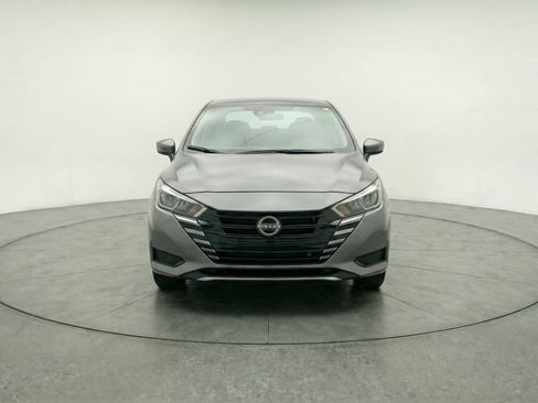 Used 2025 Nissan Versa SV image 2