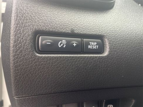 Used 2019 Nissan Rogue SL w/ Premium Package image 29