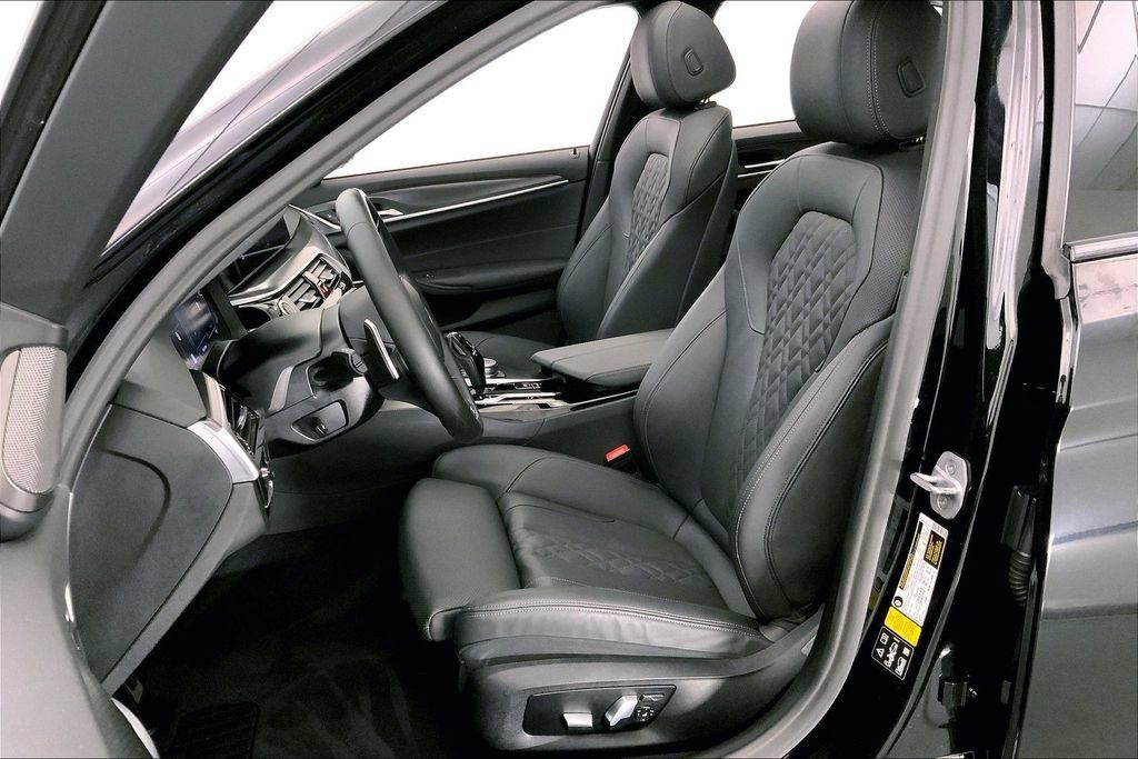 Used 2022 BMW 540i xDrive w/ M Sport Package AWD/4WD image 13