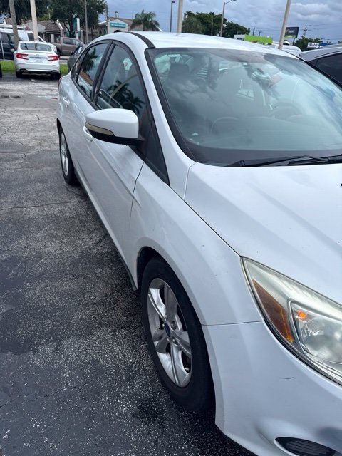 Used 2013 Ford Focus SE FWD image 2