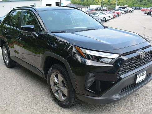 Used 2024 Toyota RAV4 XLE AWD/4WD image 4