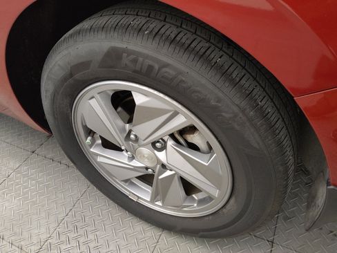 Used 2025 Hyundai Elantra SE FWD image 31