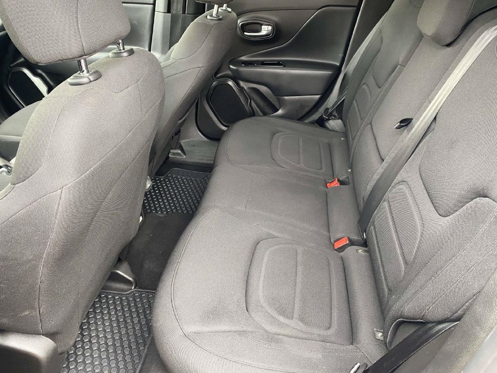 Certified 2022 Jeep Renegade Latitude w/ Convenience Group AWD/4WD image 14