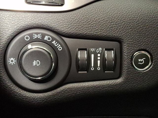 Used 2020 Jeep Cherokee Limited AWD/4WD image 26