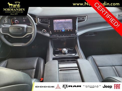 Certified 2024 Jeep Wagoneer Series II w/ Flexible Seating Group RWD image 6