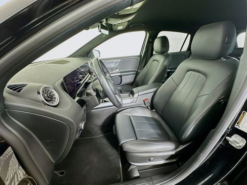 Used 2025 Mercedes-Benz GLA 250 4MATIC image 13