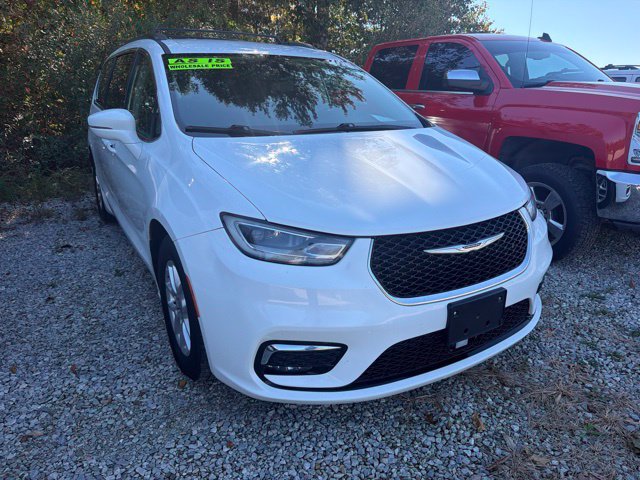 Used 2022 Chrysler Pacifica Touring-L FWD image 1