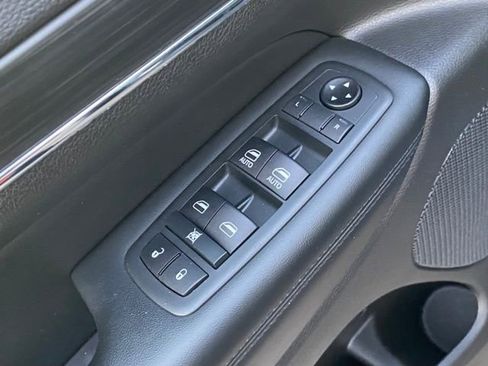 Used 2021 Jeep Grand Cherokee Limited image 12