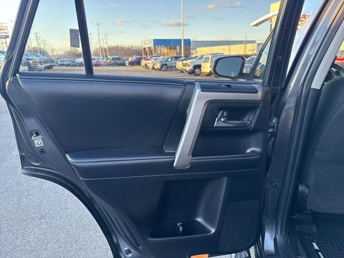 Used 2017 Toyota 4Runner SR5 image 26