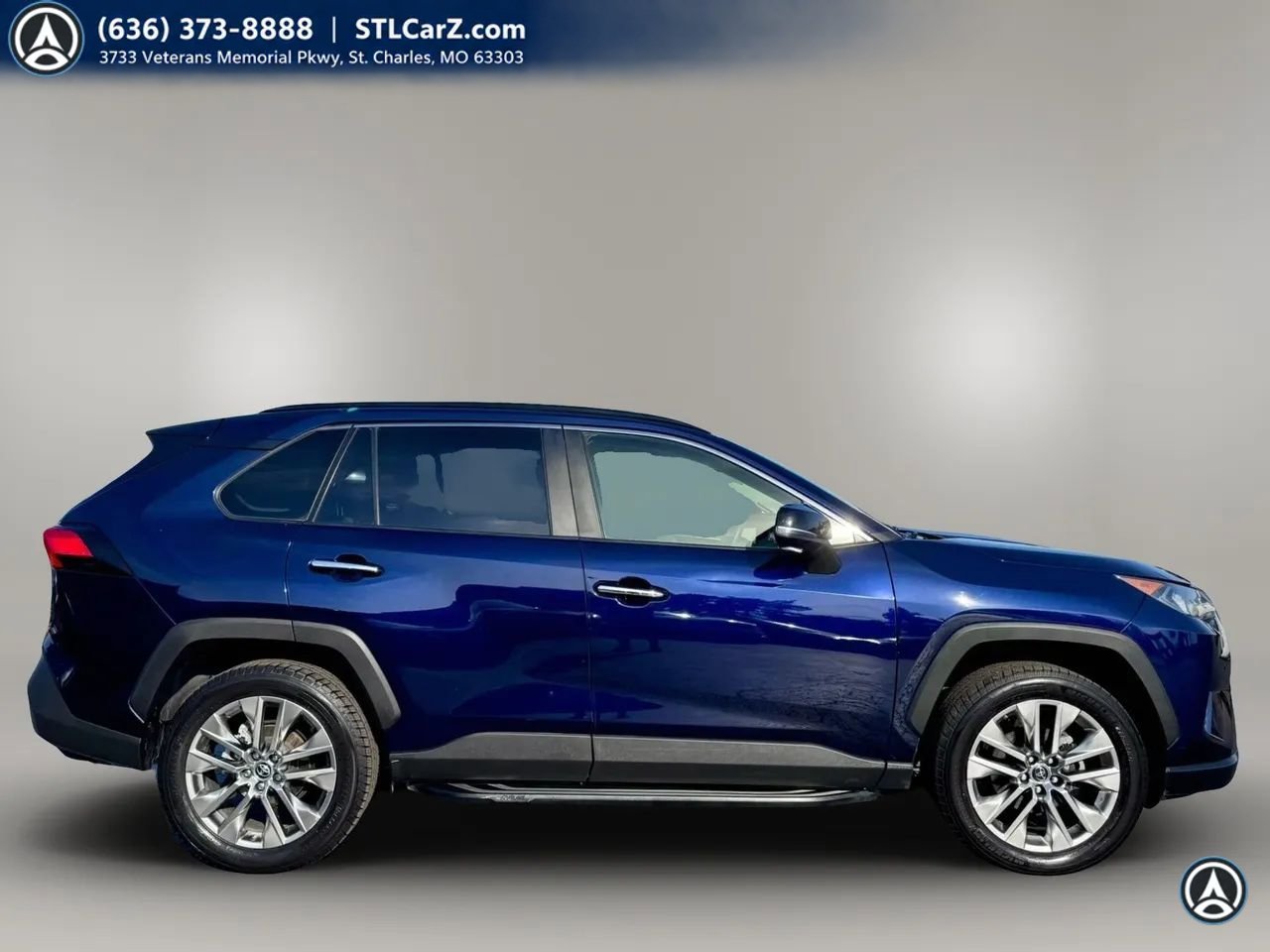 Used 2019 Toyota RAV4 Limited w/ Advanced Technology Package FWD image 2