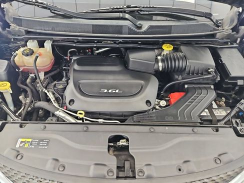Used 2017 Chrysler Pacifica Touring-L FWD image 31
