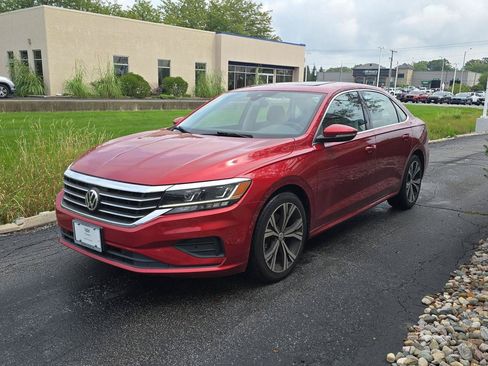 Used 2020 Volkswagen Passat 2.0T SEL FWD image 3