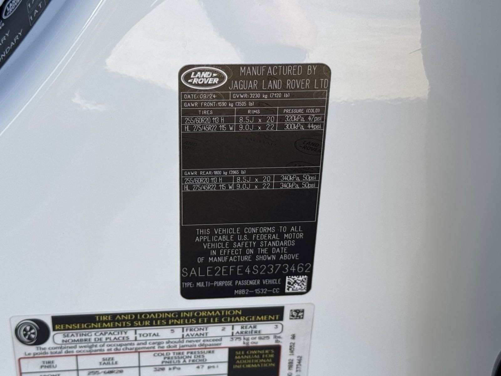 Used 2025 Land Rover Defender 110 X-Dynamic SE AWD/4WD image 18