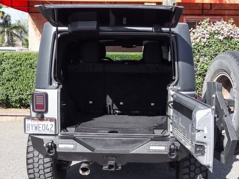 Used 2018 Jeep Wrangler Unlimited Sport S image 8