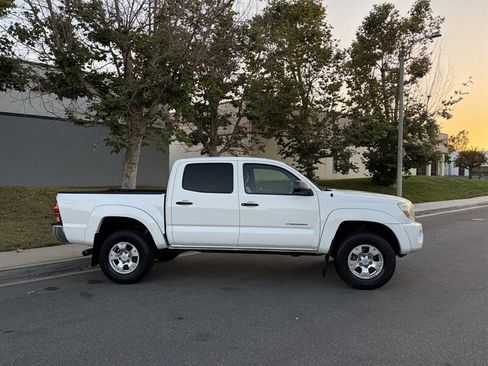 Used 2008 Toyota Tacoma PreRunner RWD image 2