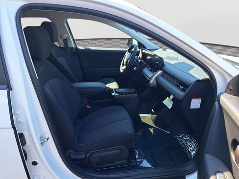 New 2025 Hyundai Ioniq 5 SE image 18