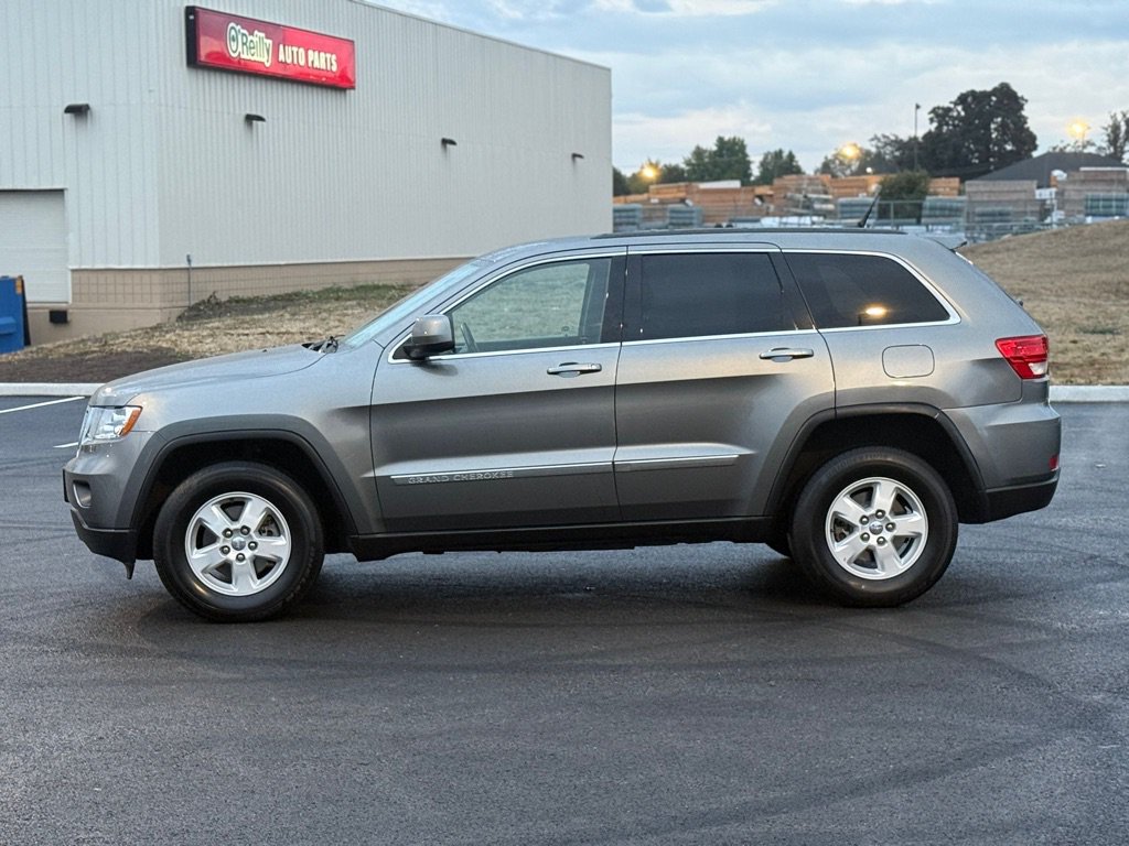 Used 2012 Jeep Grand Cherokee Laredo AWD/4WD image 3