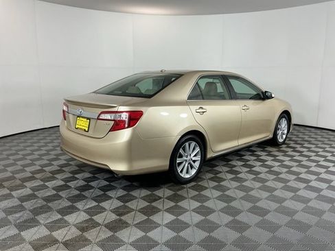 Used 2012 Toyota Camry XLE w/ Leather Pkg FWD image 5