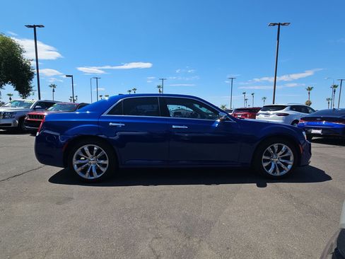 Used 2019 Chrysler 300 Limited w/ Safetytec Plus Group RWD image 4