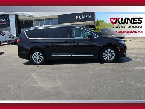 Used 2018 Chrysler Pacifica Touring-L w/ Advanced Safetytec Group FWD image 4