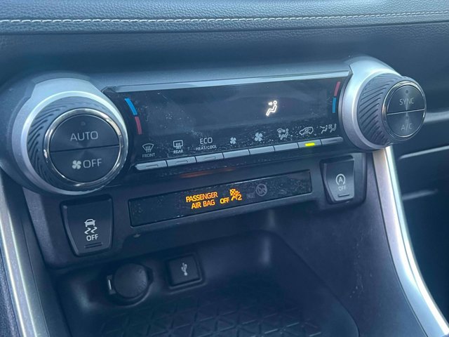 Used 2021 Toyota RAV4 XLE AWD/4WD image 31