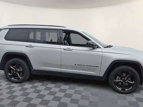 Used 2023 Jeep Grand Cherokee L Laredo AWD/4WD image 9