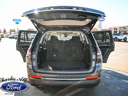 Used 2022 Jeep Grand Cherokee L Limited w/ Luxury Tech Group II image 17