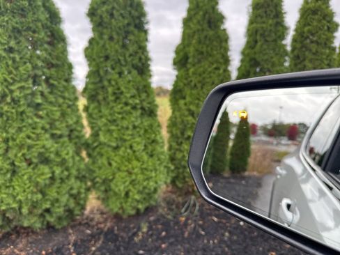 Used 2023 GMC Acadia AT4 w/ Technology Package image 16