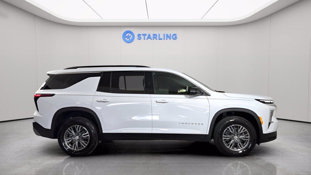 Used 2024 Chevrolet Traverse LT FWD image 11
