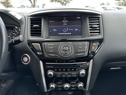 Certified 2019 Nissan Pathfinder SV image 18