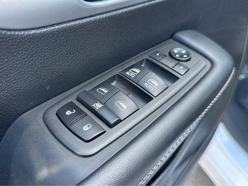 Used 2024 Chrysler Pacifica Touring image 36